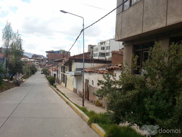 Vendo casa como terreno,260 mts2 Buena ubicacion detras de Univers.San Antonio Abad Cusco a media cdra Urb.Mariscal G.