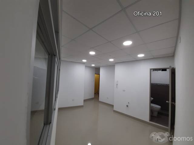 Se alquila oficinas o consultorios en Piura a media cuadra de Plaza de La Luna - En segundo piso